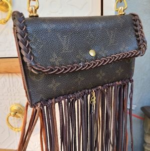 Louis-vuitton wallet/Crossbody